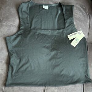 No Boundaries Women's Black Tee